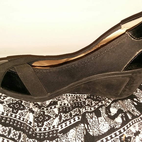 KENNETH COLE REACTION BLACK WEDGES - Picture 3 of 5